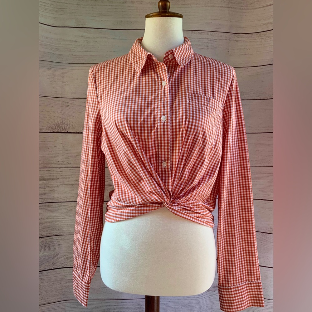 Blasé Woman’s Button Down Cropped Shirt. Size Medium. EUC. Red & White Gingham.
